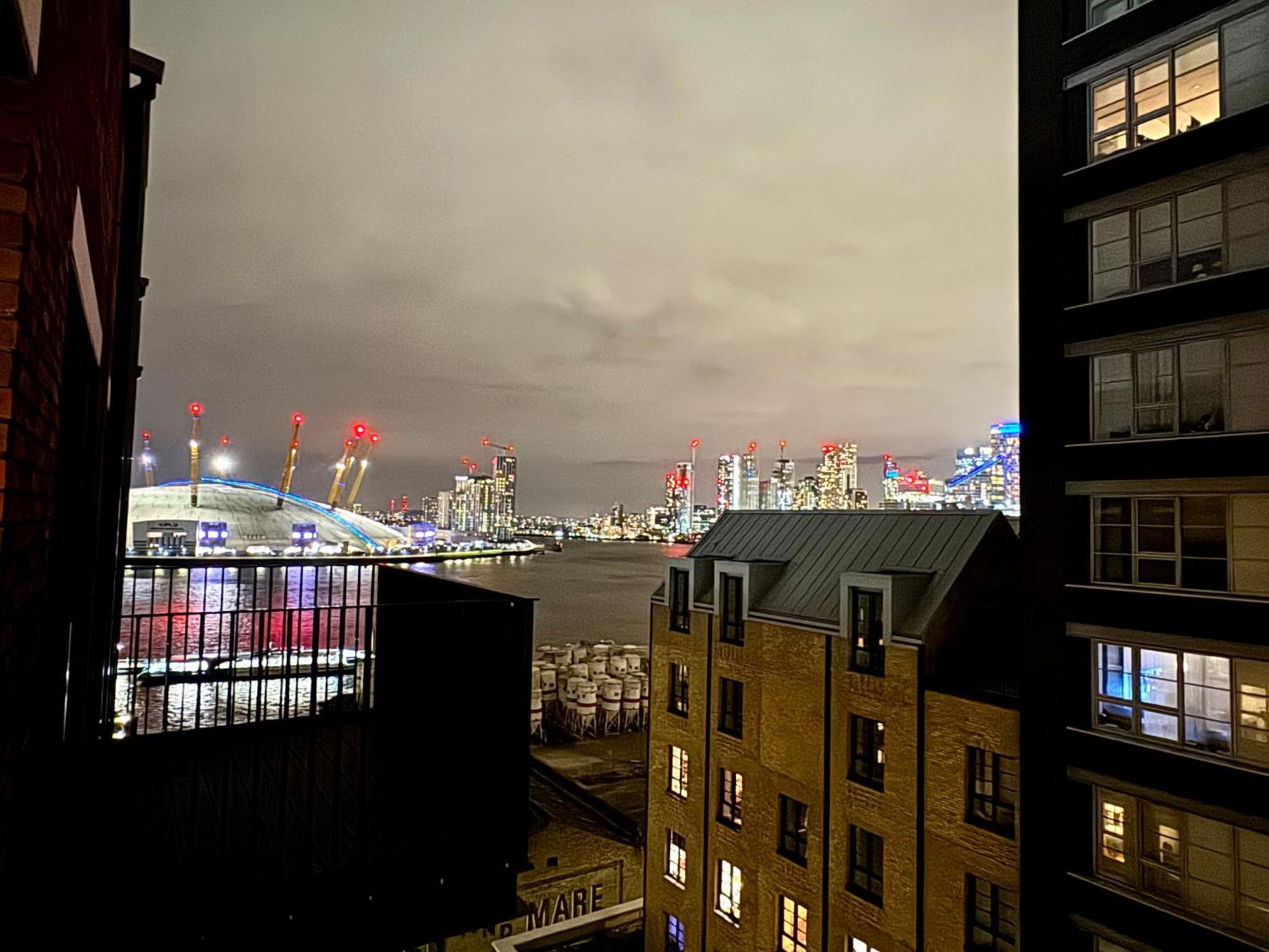 London Luxury Flat With Balcony, River View, O2 Arena, Excel, Canary Wharf, Station公寓 外观 照片