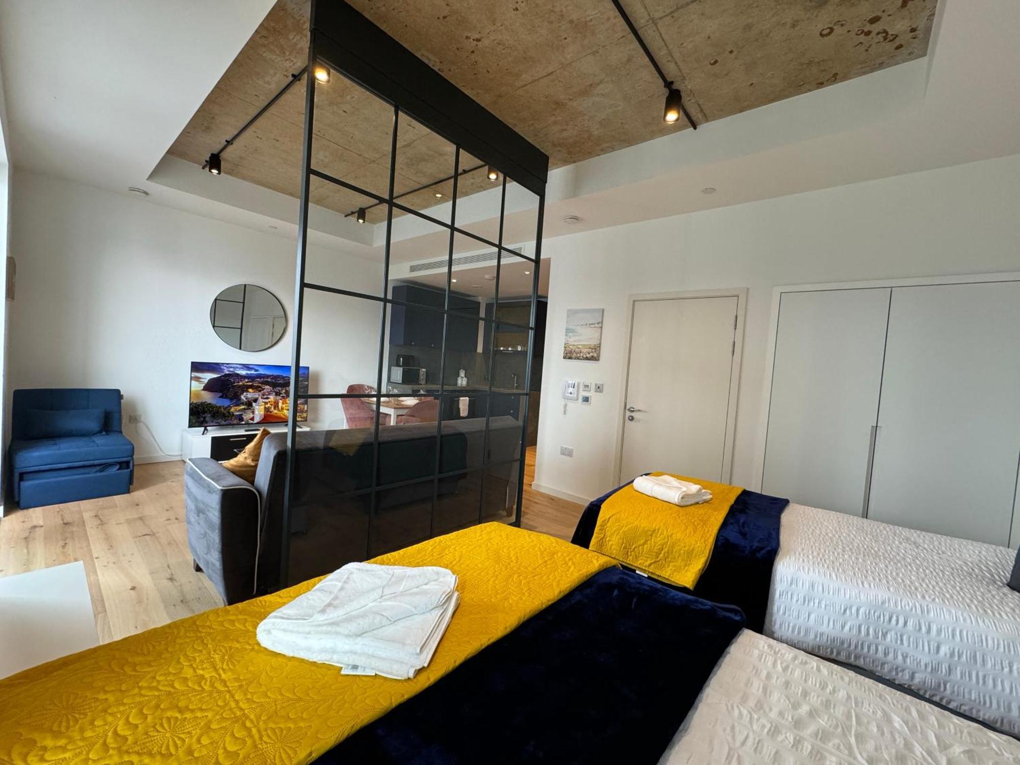 London Luxury Flat With Balcony, River View, O2 Arena, Excel, Canary Wharf, Station公寓 外观 照片