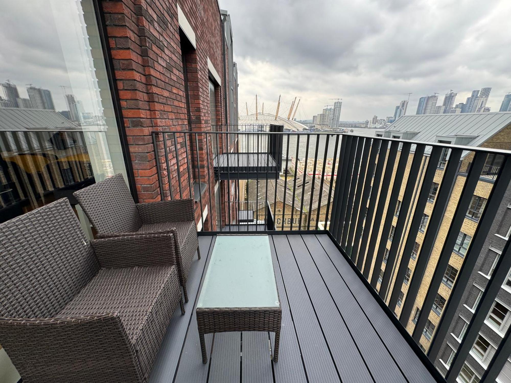 London Luxury Flat With Balcony, River View, O2 Arena, Excel, Canary Wharf, Station公寓 外观 照片